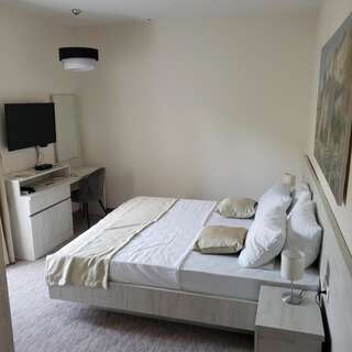 Отель Hotel RIO VERDE Подгорица Семейный номер с террасой-2